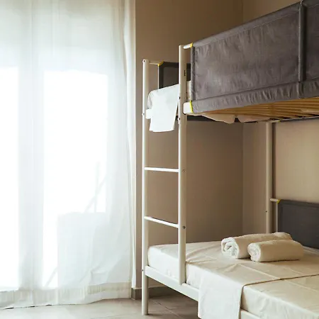 Luxury & Quiet In Nea Kallikrateia, 150m From The Sea, Ideal For Families Appartement
